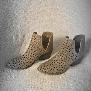Musse & Cloud Beige Cutout Ankle Booties